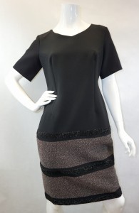 Sukienka mini czarna wzór pasy połysk