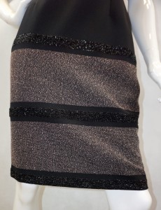 Sukienka mini czarna wzór pasy połysk