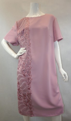 Sukienka midi haftowany wzór