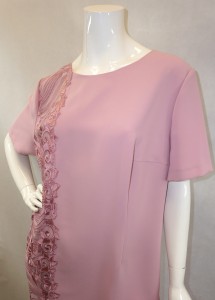 Sukienka midi haftowany wzór