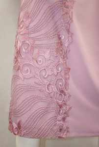 Sukienka midi haftowany wzór