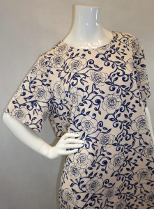 Sukienka ecru w róże