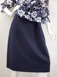 Sukienka midi granatowa wzór białe kwiaty