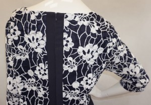 Sukienka midi granatowa wzór białe kwiaty