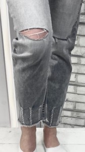 Spodnie damskie jeans jasny szary z przetarciami