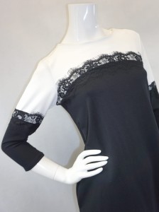 Sukienka mini biało-czarna kieszenie koronka