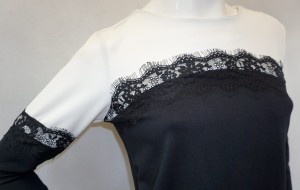 Sukienka mini biało-czarna kieszenie koronka