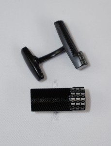 Spinki do mankietów o nierównej powierzchni prostokąty