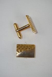 Spinki do mankietów o nierównej powierzchni prostokąty