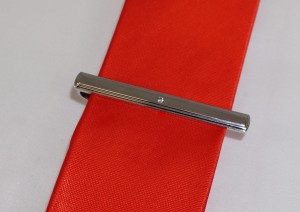 Spinka do krawata z cyrkonią na środku