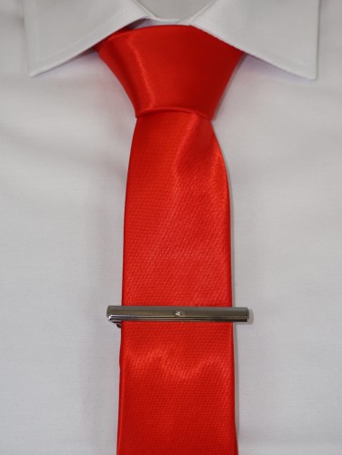 Spinka do krawata z cyrkonią na środku