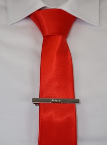 Spinka do krawata z cyrkoniami na środku