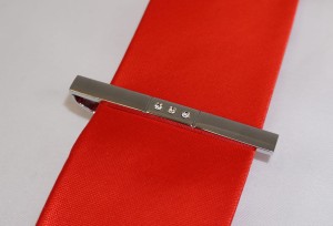 Spinka do krawata z cyrkoniami na środku