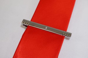 Spinka do krawata wzór z cyrkonią na środku