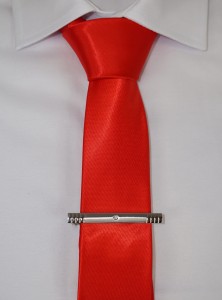 Spinka do krawata wzór z cyrkonią na środku